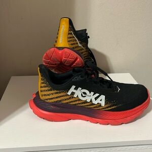 Women’s Hoka Mach 5 only wore a few times. Excellent condition.